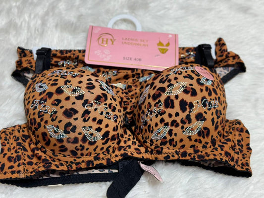 PREMIUM LIP PRINT EMBELLISHED BRA SET